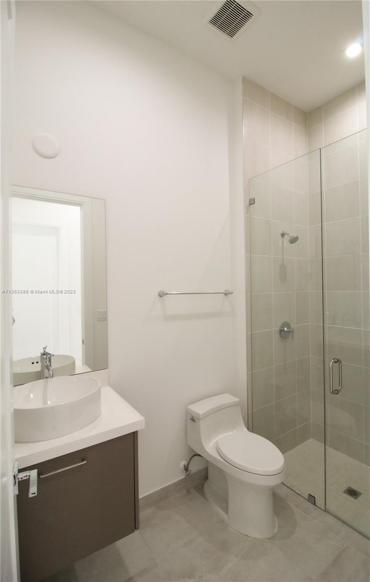 8086 NW 43rd St Unit: 8086