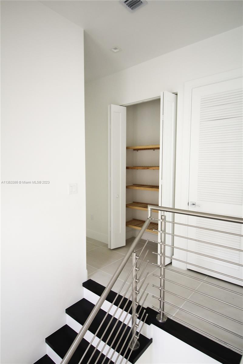 8086 NW 43rd St Unit: 8086