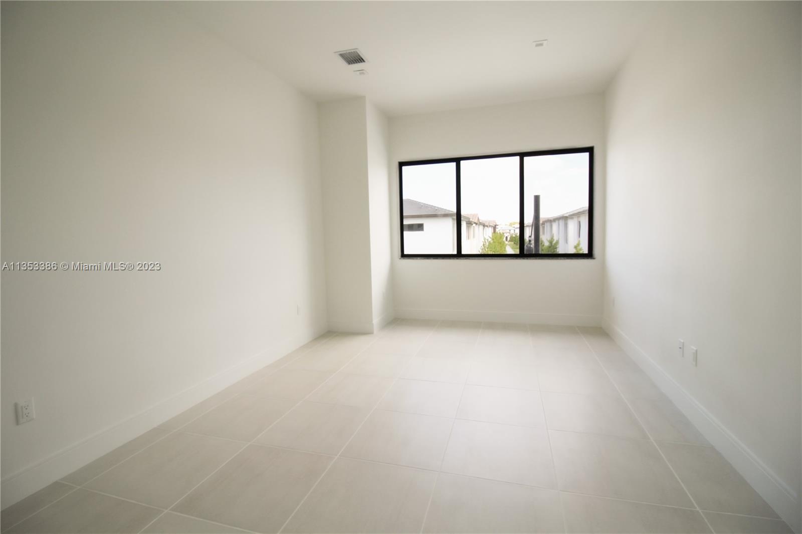8086 NW 43rd St Unit: 8086