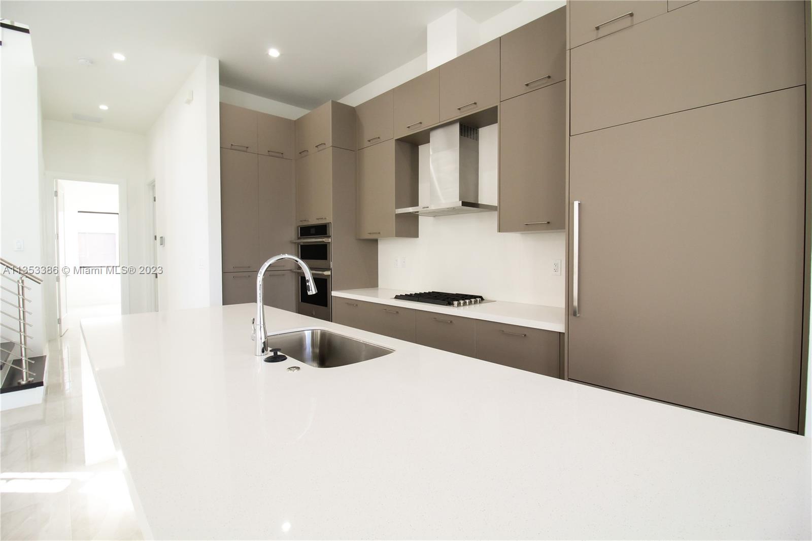 8086 NW 43rd St Unit: 8086