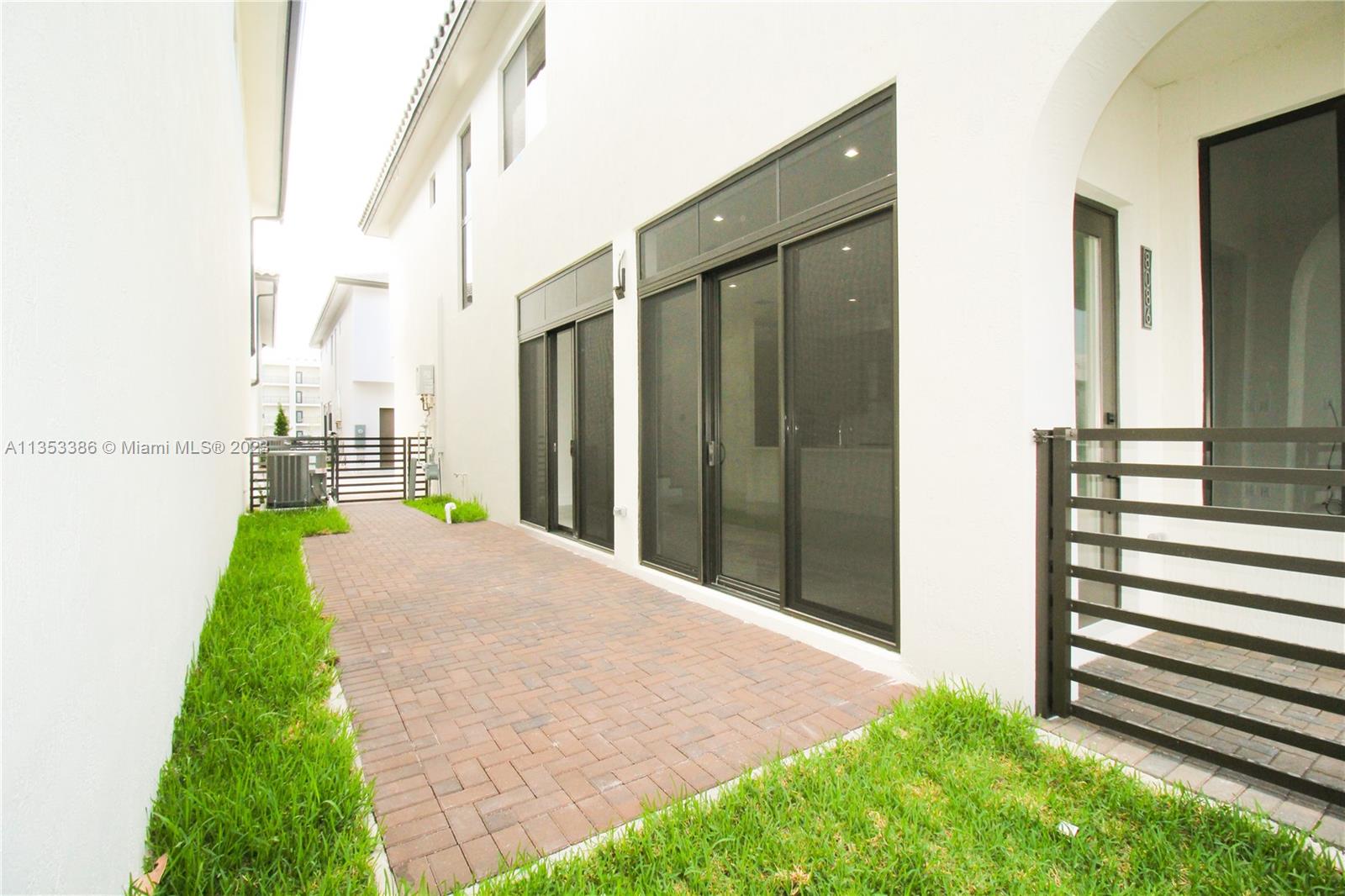 8086 NW 43rd St Unit: 8086