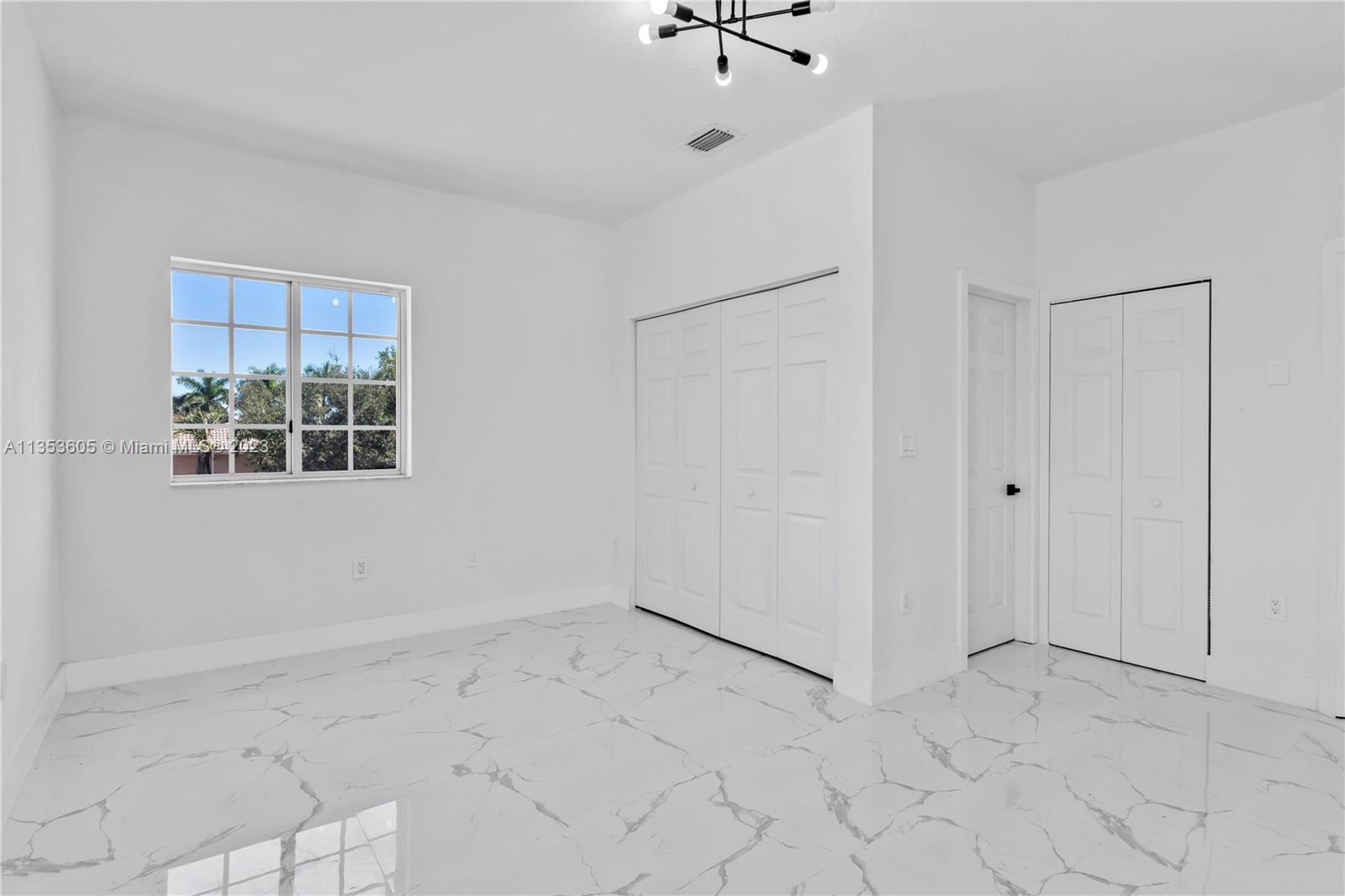 480 SE 25th Dr