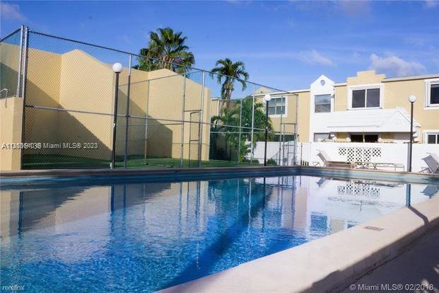 6825 SW 45th Ln Unit: 5