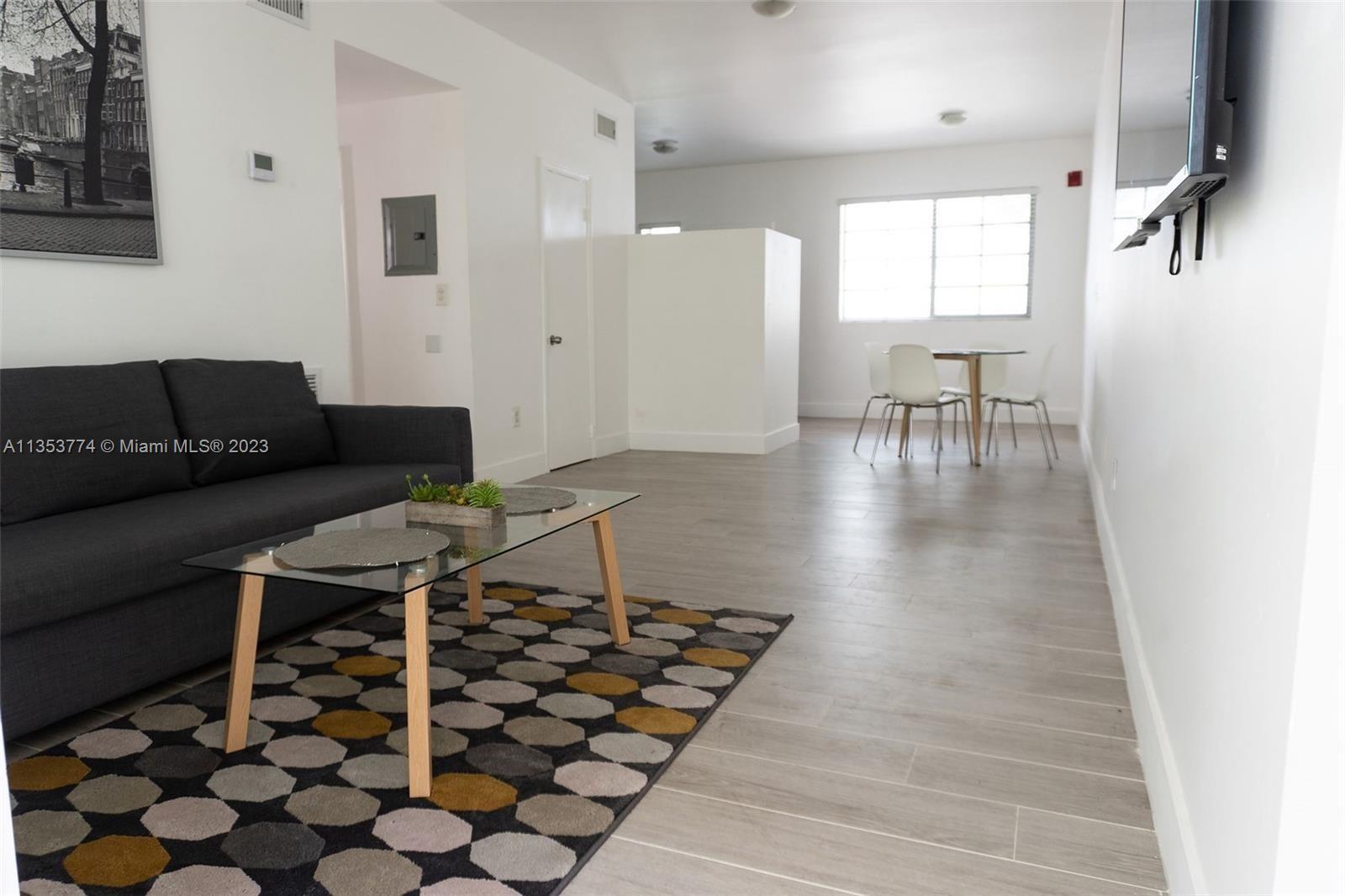1045 Lenox Ave Unit: 3