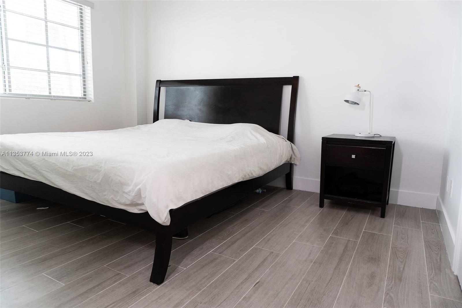 1045 Lenox Ave Unit: 3