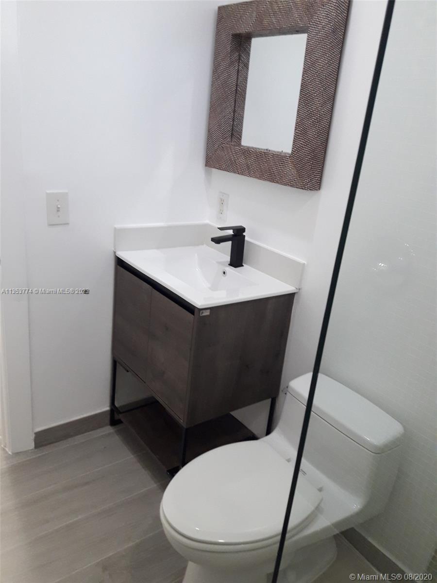 1045 Lenox Ave Unit: 3
