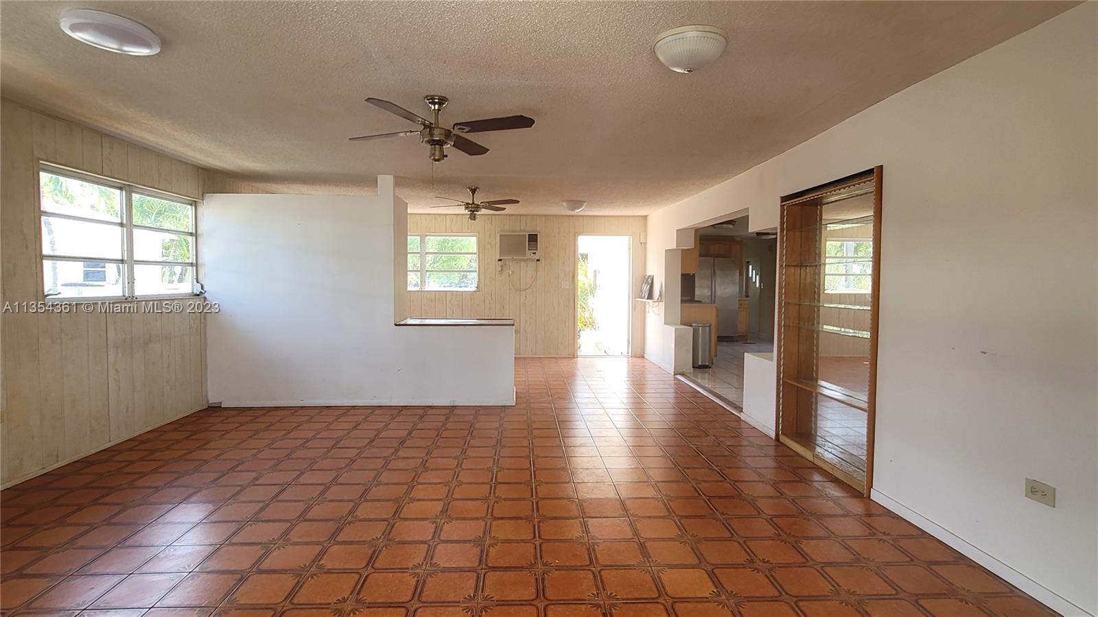 215 Oleander Dr