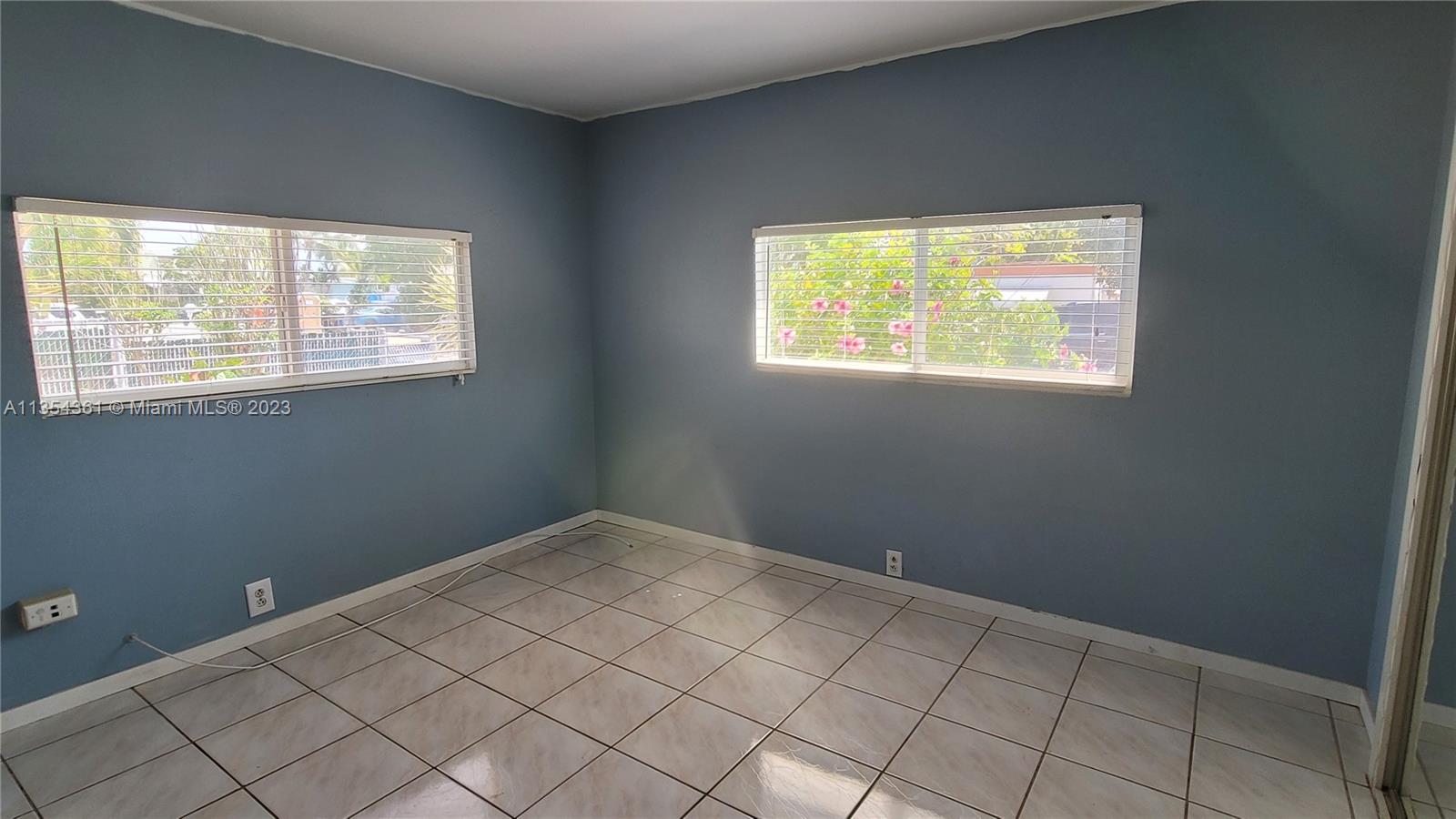 215 Oleander Dr