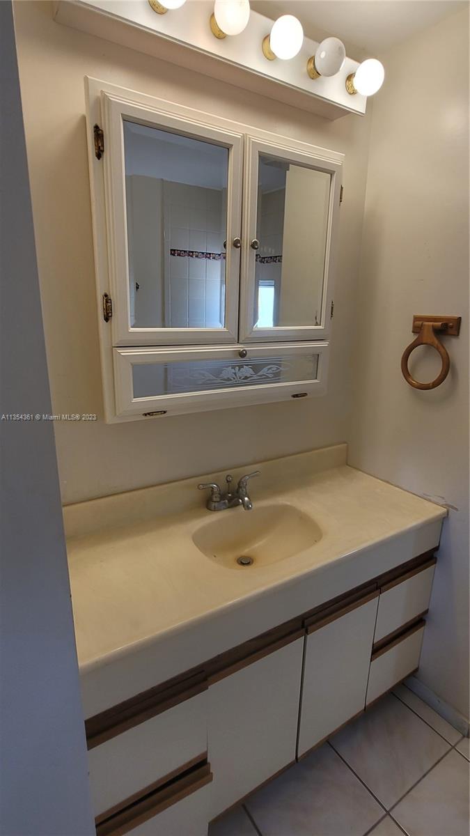 215 Oleander Dr