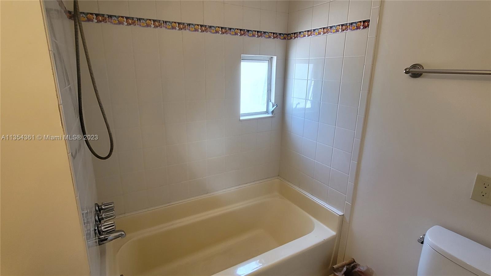 215 Oleander Dr
