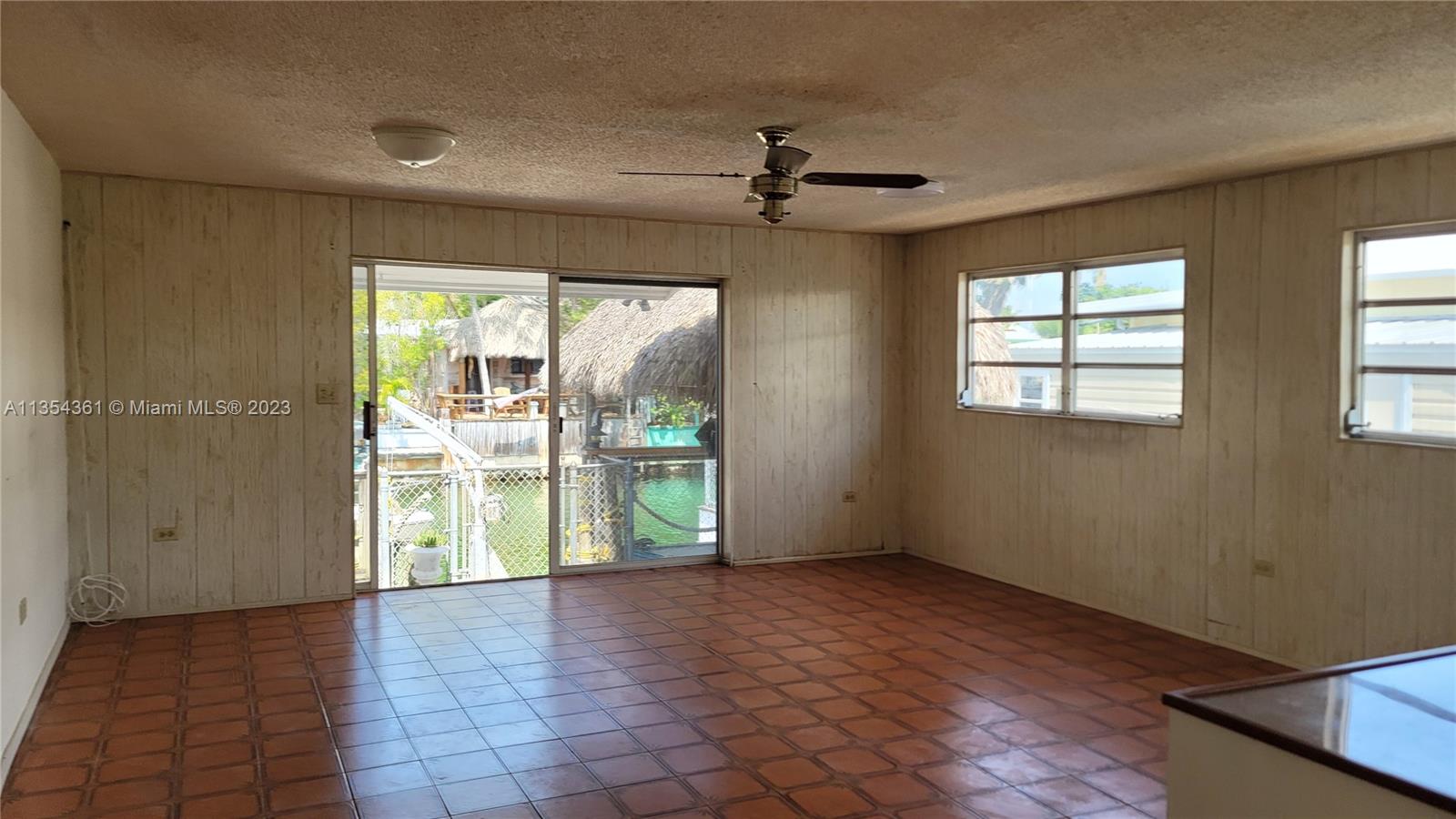 215 Oleander Dr