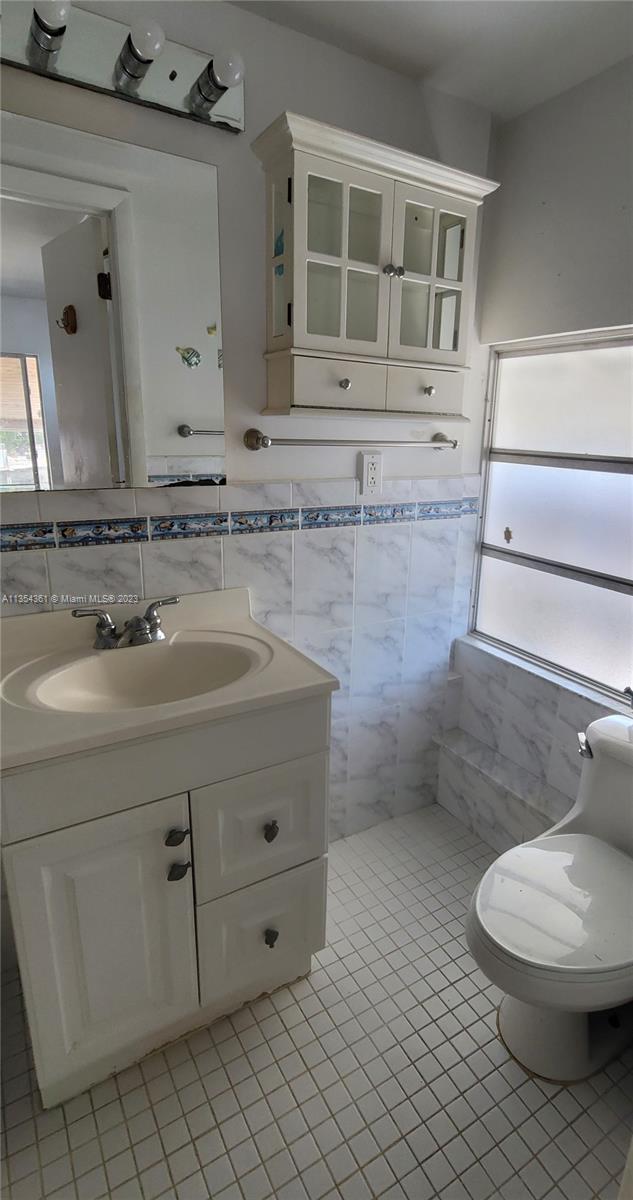 215 Oleander Dr