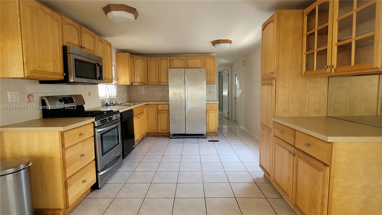 215 Oleander Dr