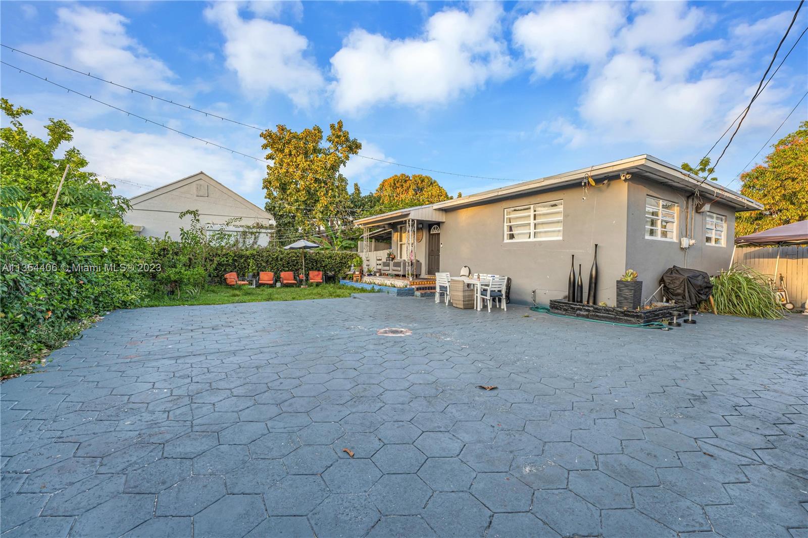 351 SW 29th Ct