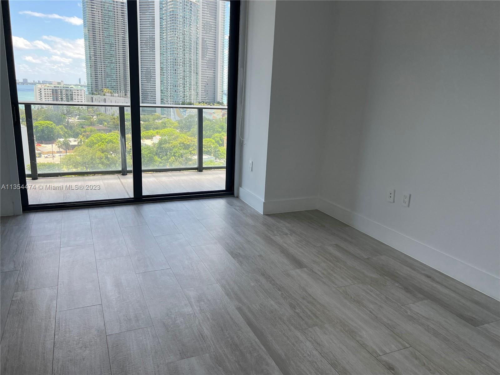 121 NE 34th St Unit: 1207