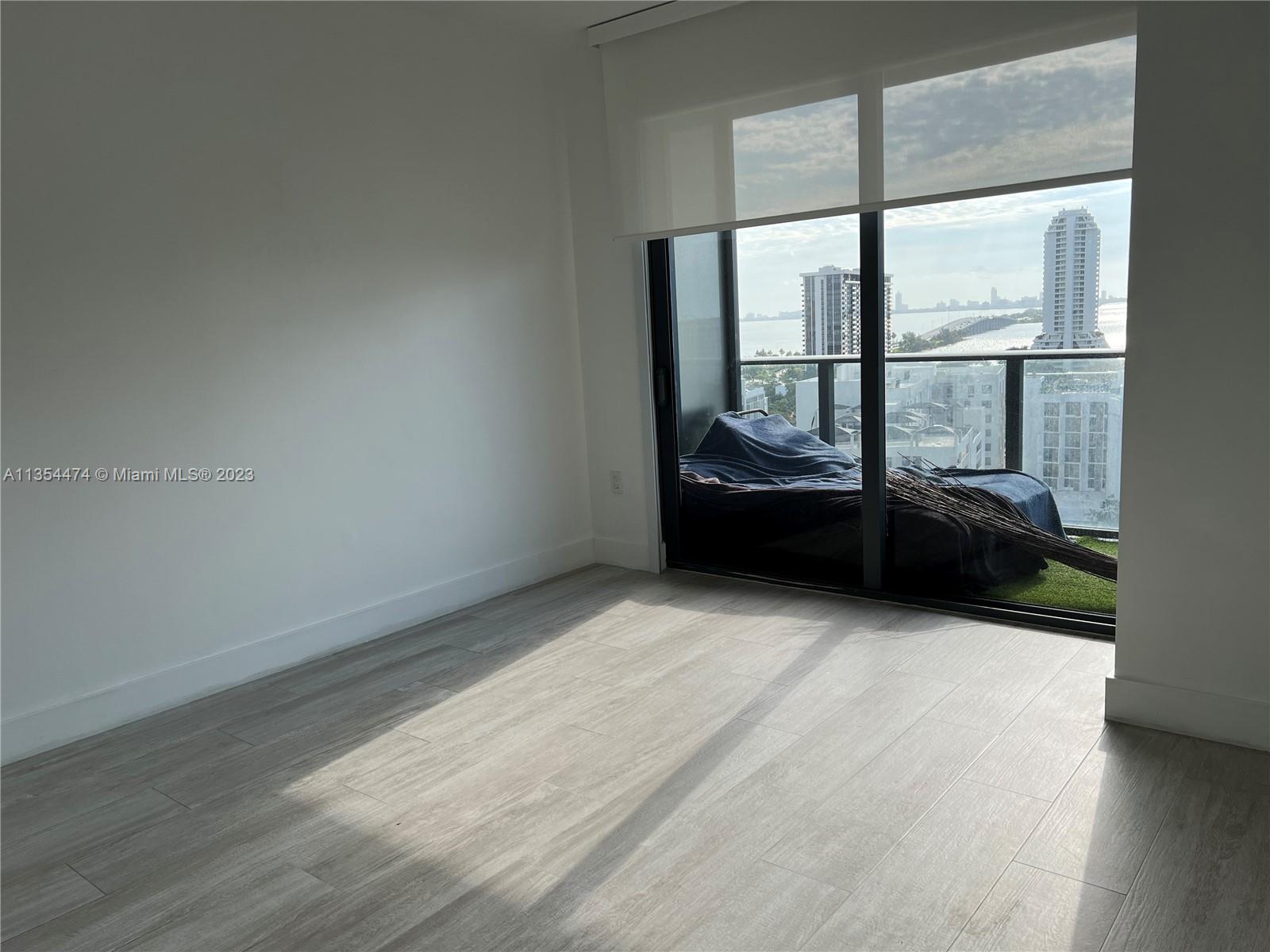 121 NE 34th St Unit: 1207