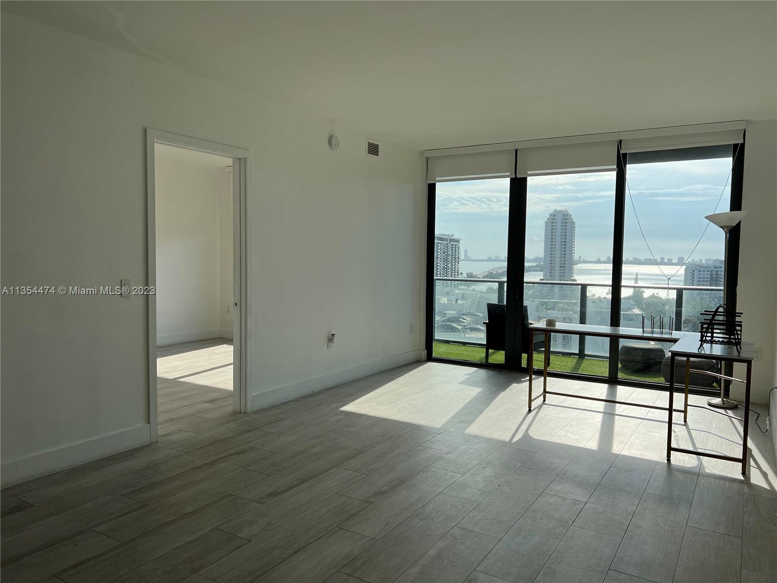 121 NE 34th St Unit: 1207