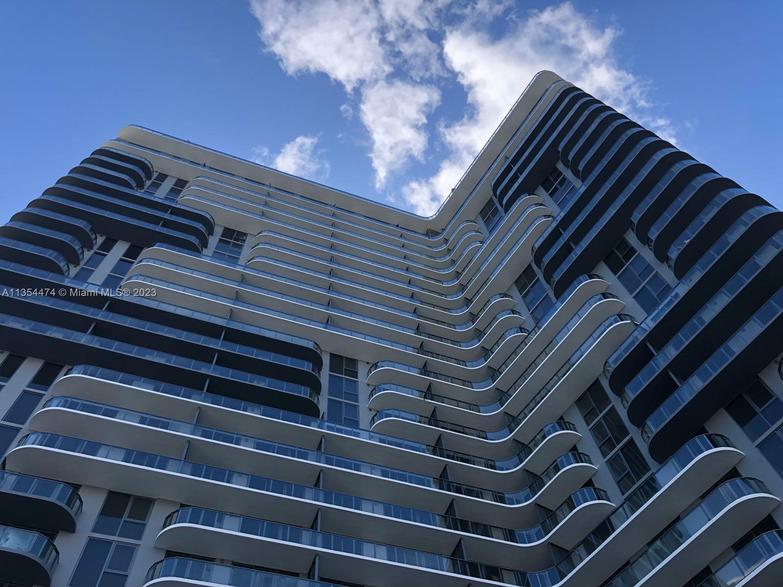 121 NE 34th St Unit: 1207