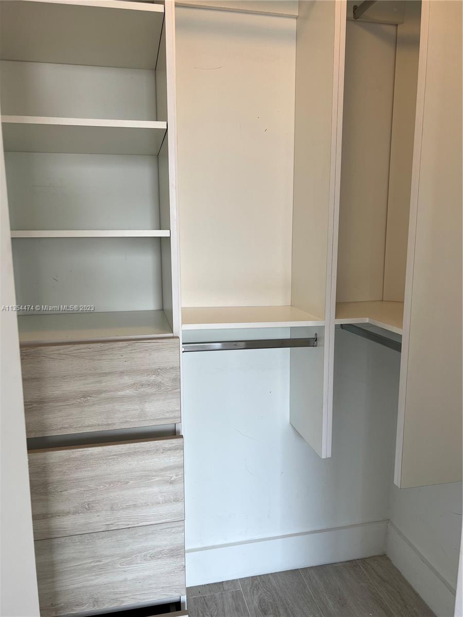 121 NE 34th St Unit: 1207