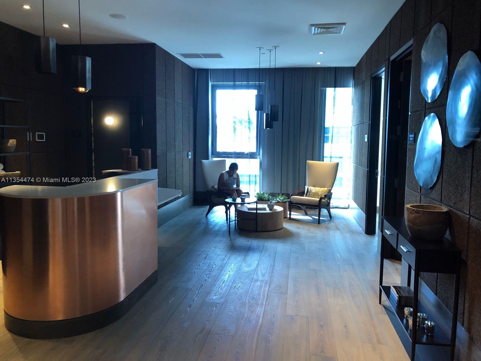 121 NE 34th St Unit: 1207
