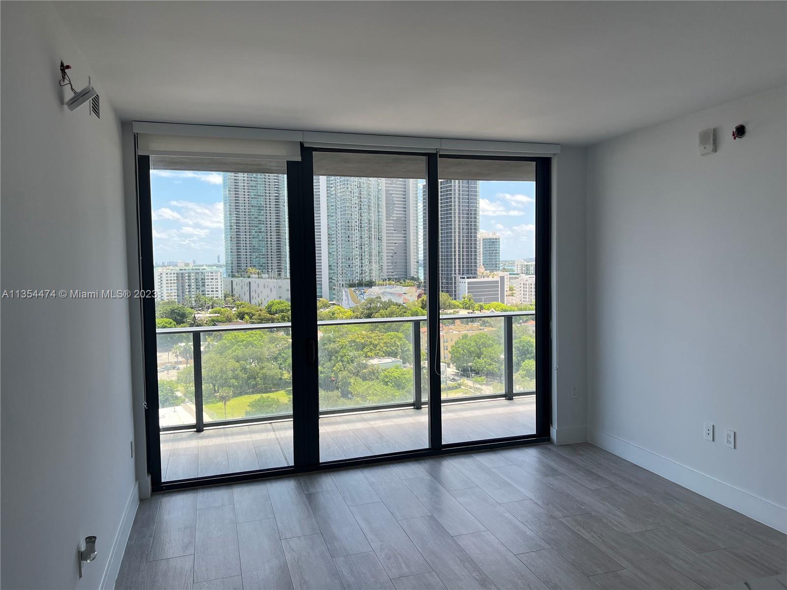 121 NE 34th St Unit: 1207