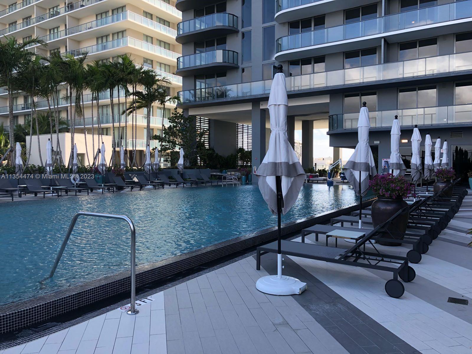 121 NE 34th St Unit: 1207