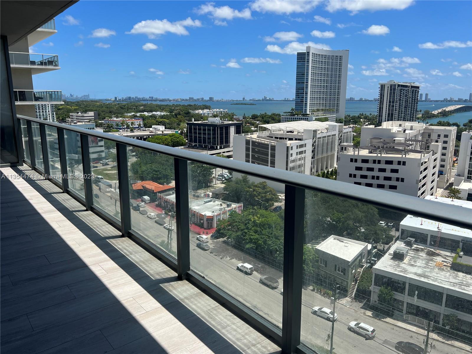 121 NE 34th St Unit: 1207