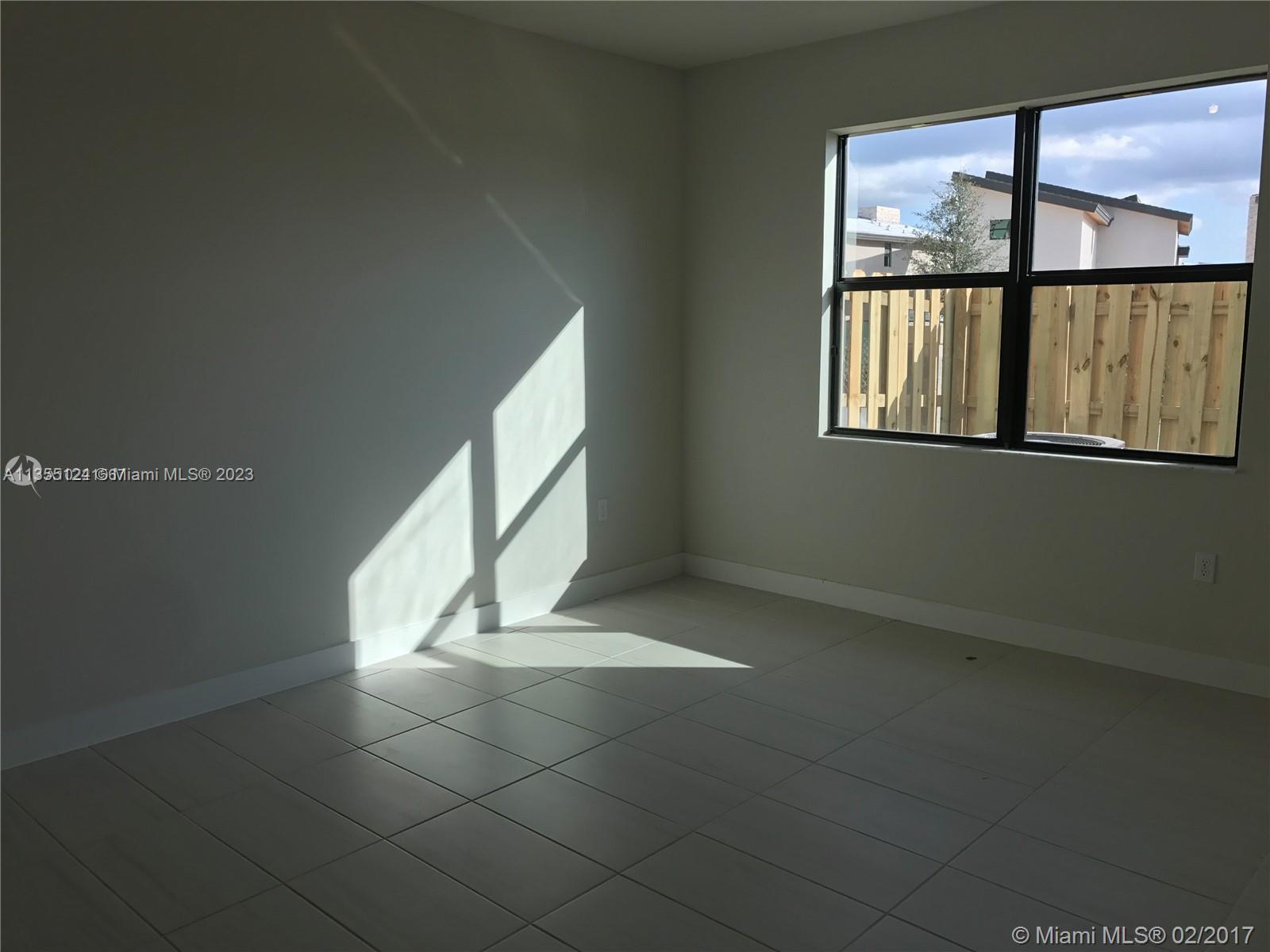 7805 NW 104th Ave Unit: 4