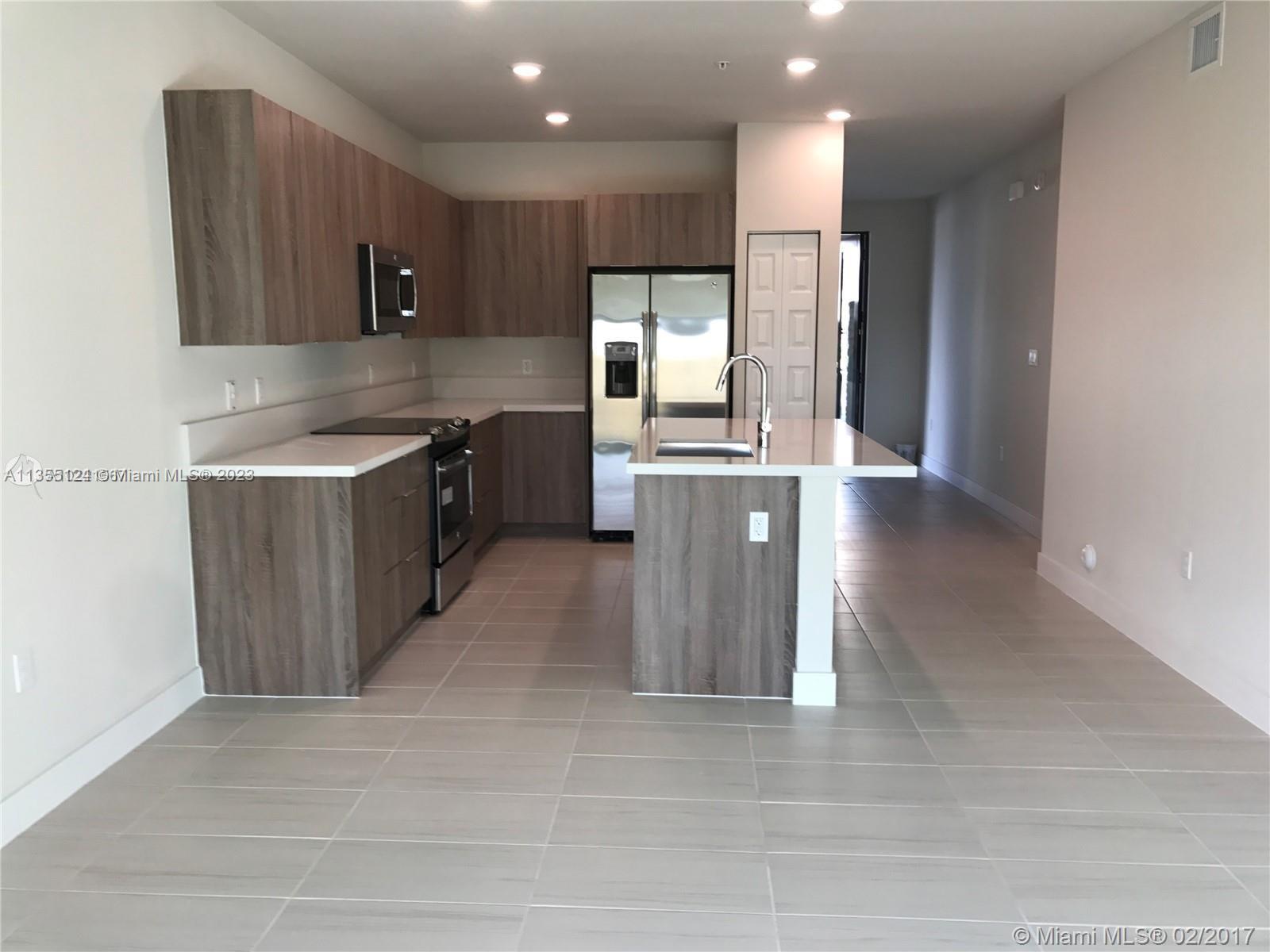 7805 NW 104th Ave Unit: 4