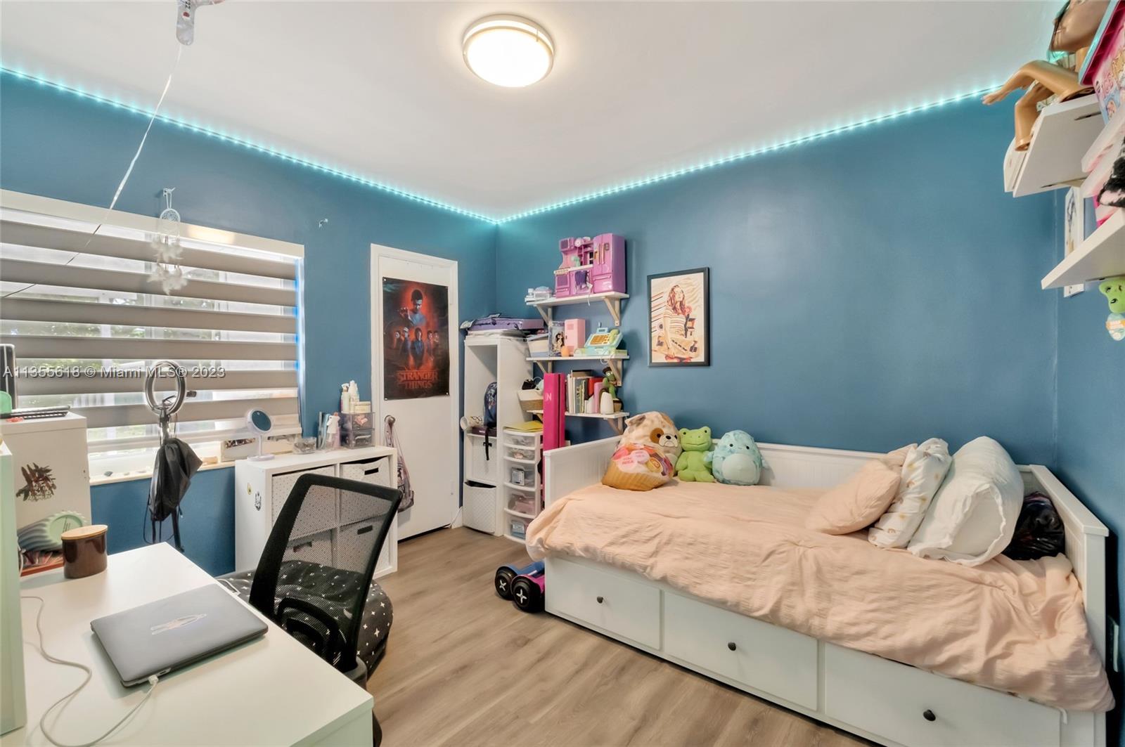 152 W 37th St
