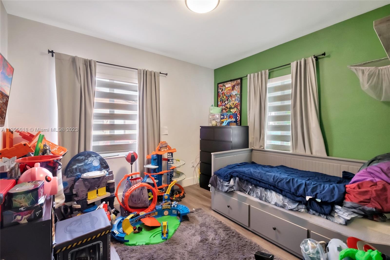 152 W 37th St