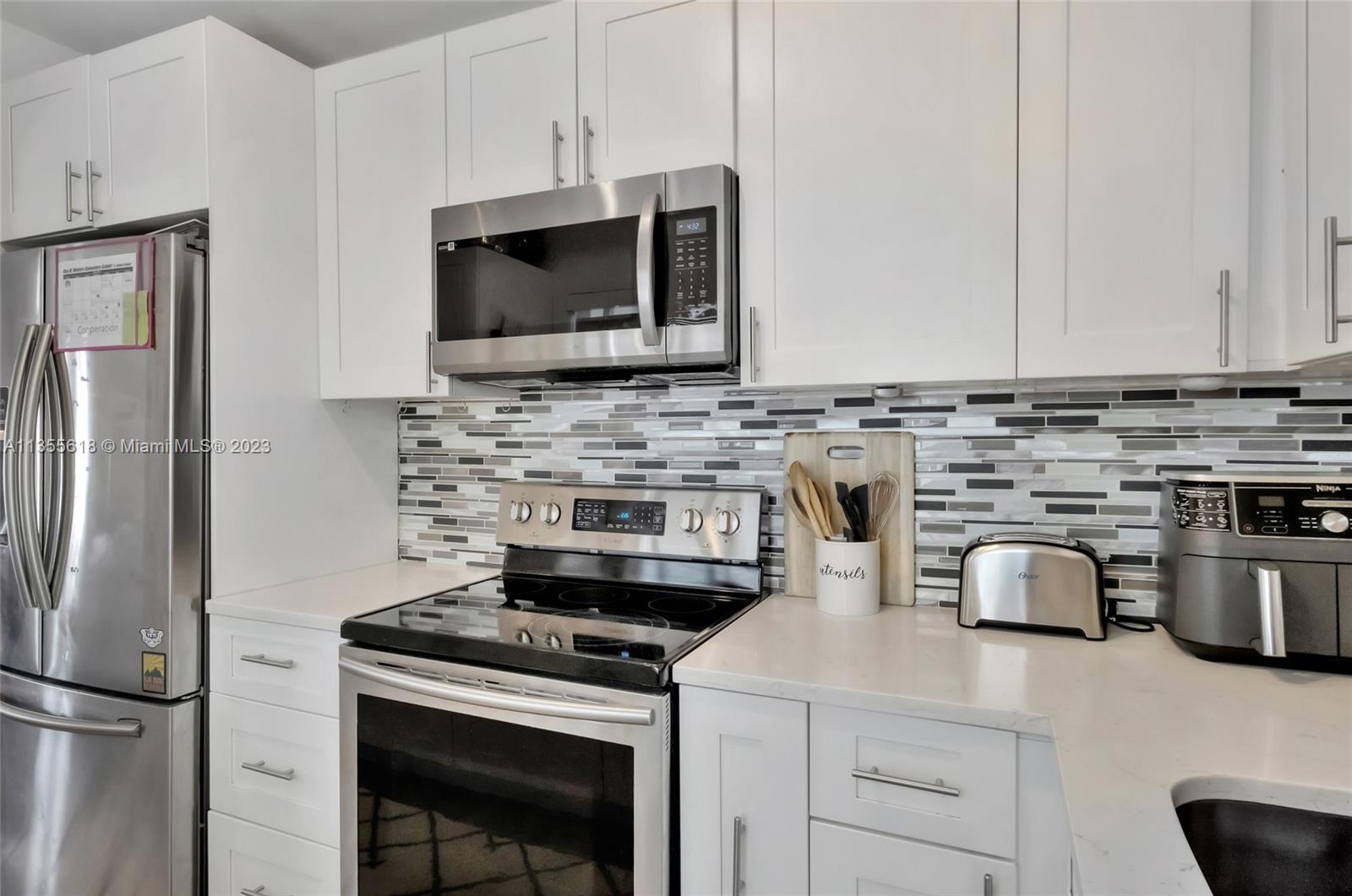 152 W 37th St