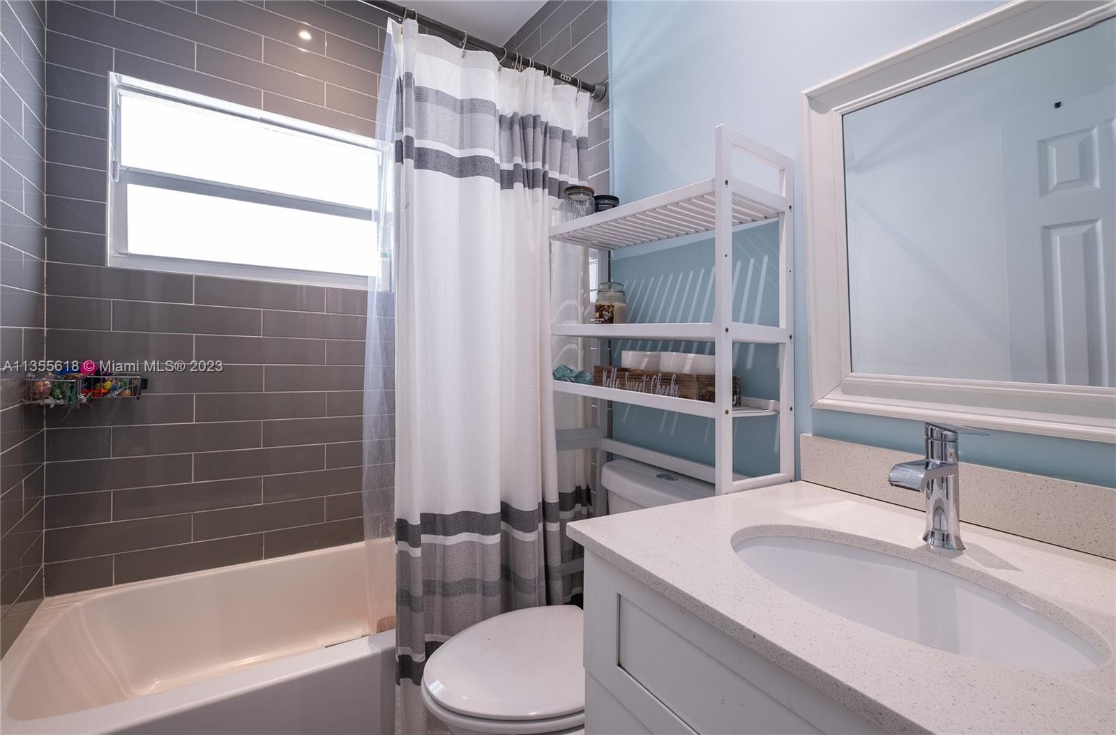 152 W 37th St