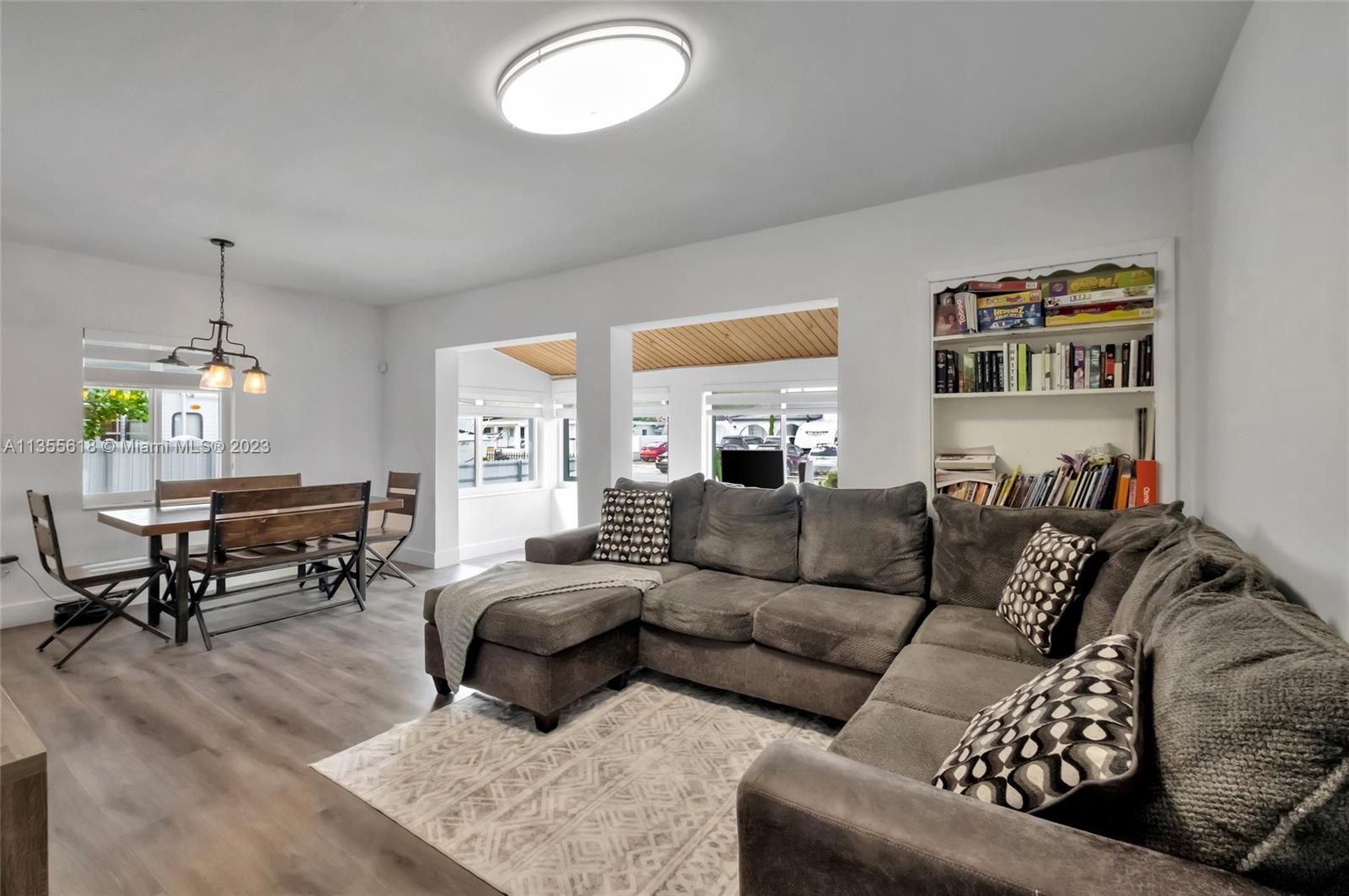 152 W 37th St