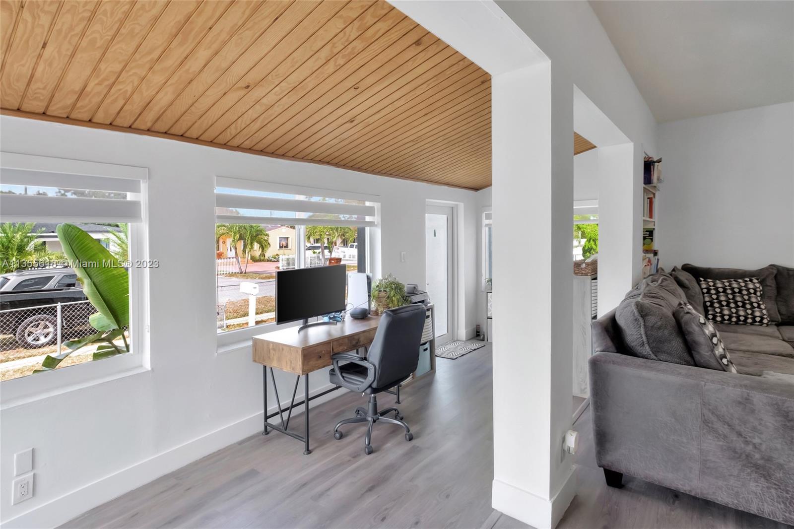 152 W 37th St