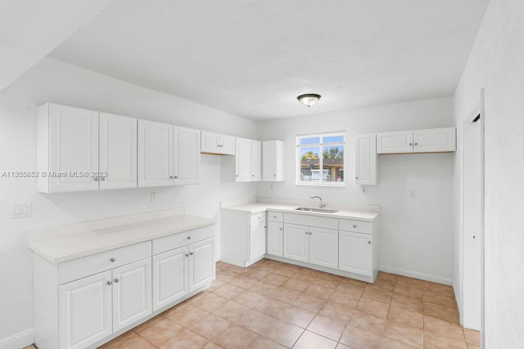 1810 SW 70th Ave