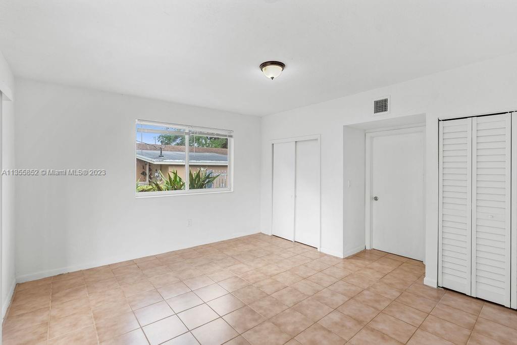 1810 SW 70th Ave