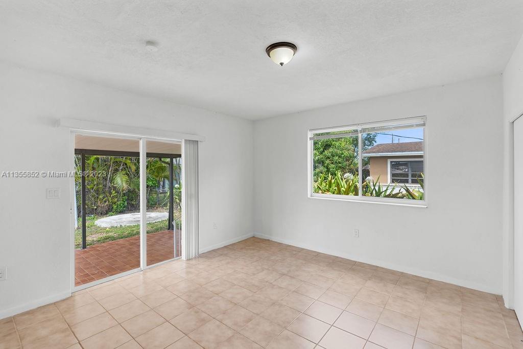 1810 SW 70th Ave