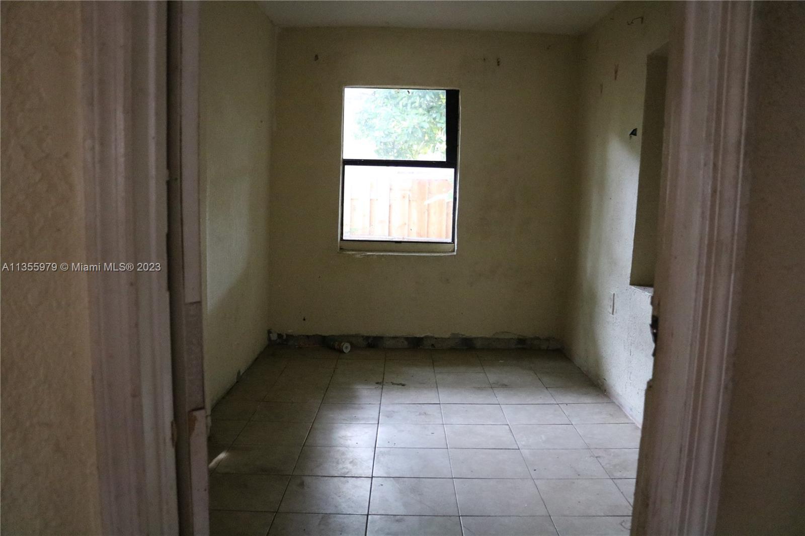 1718 NW 74th St