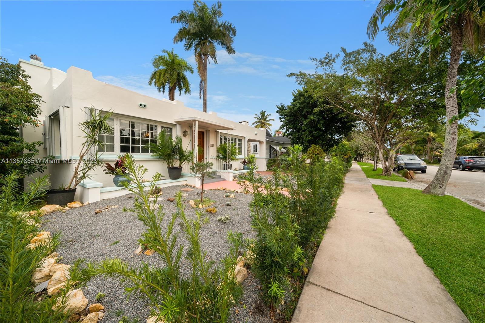 1633 SW 11th Ter
