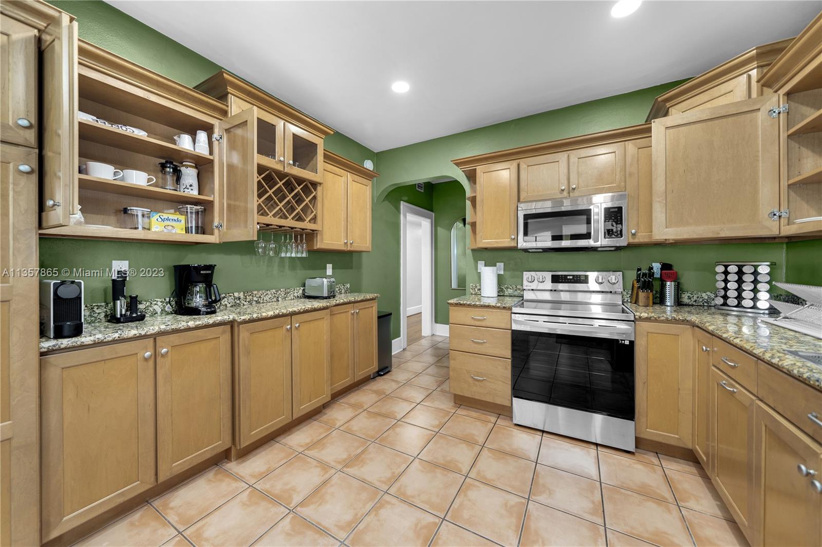 1633 SW 11th Ter