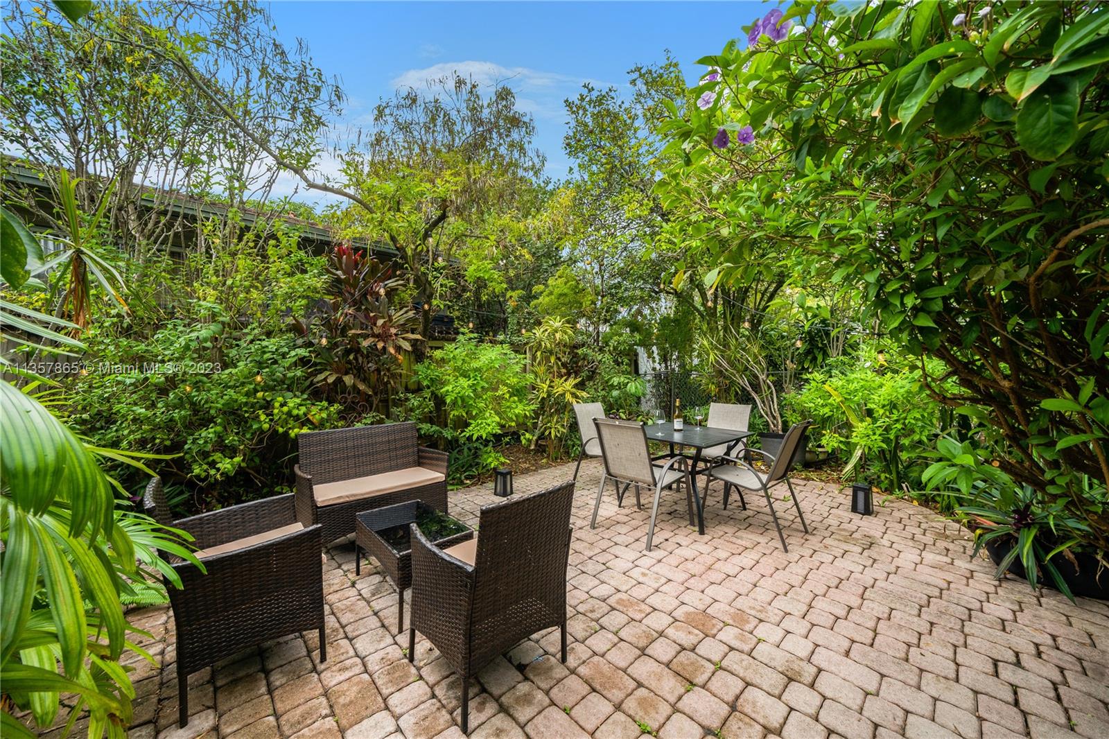 1633 SW 11th Ter
