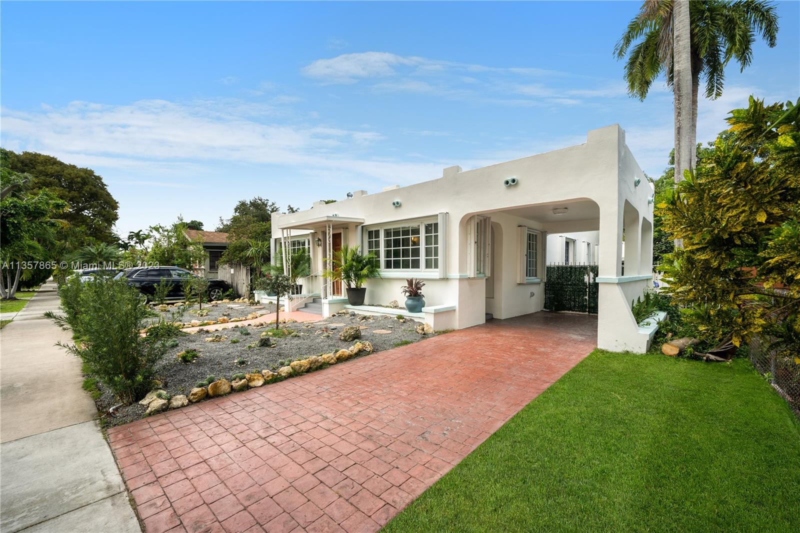 1633 SW 11th Ter