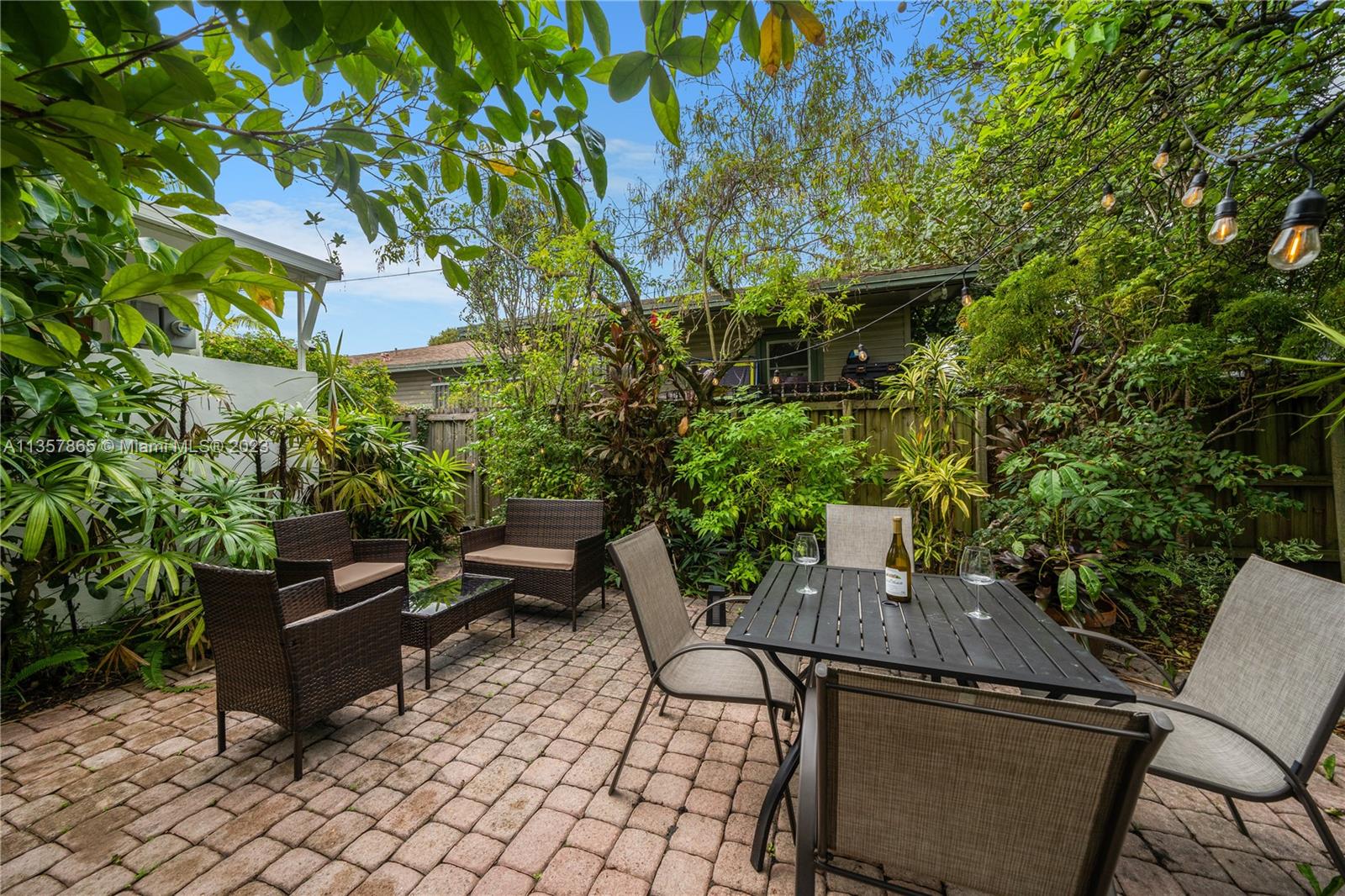 1633 SW 11th Ter