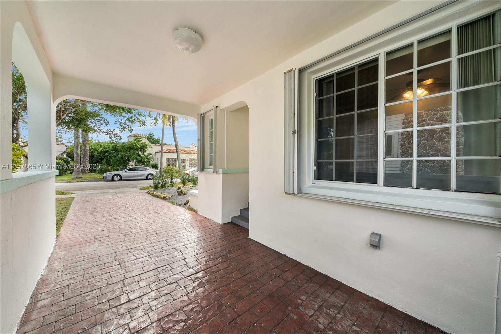 1633 SW 11th Ter
