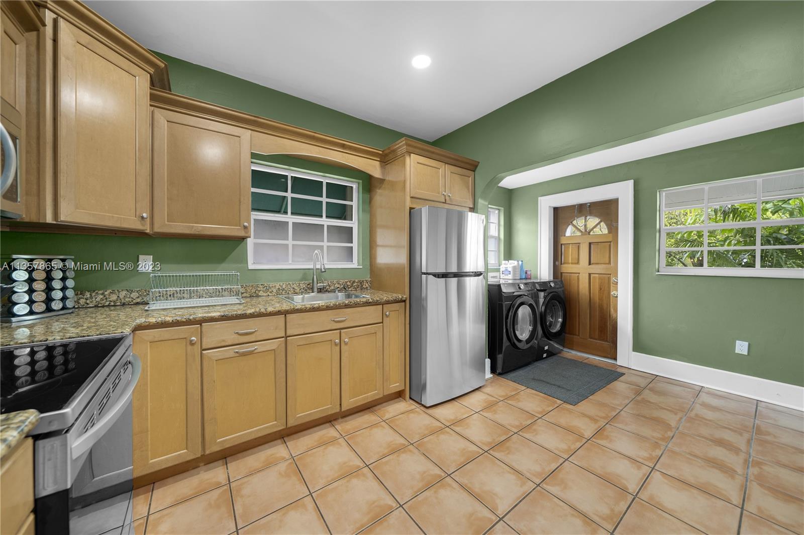 1633 SW 11th Ter