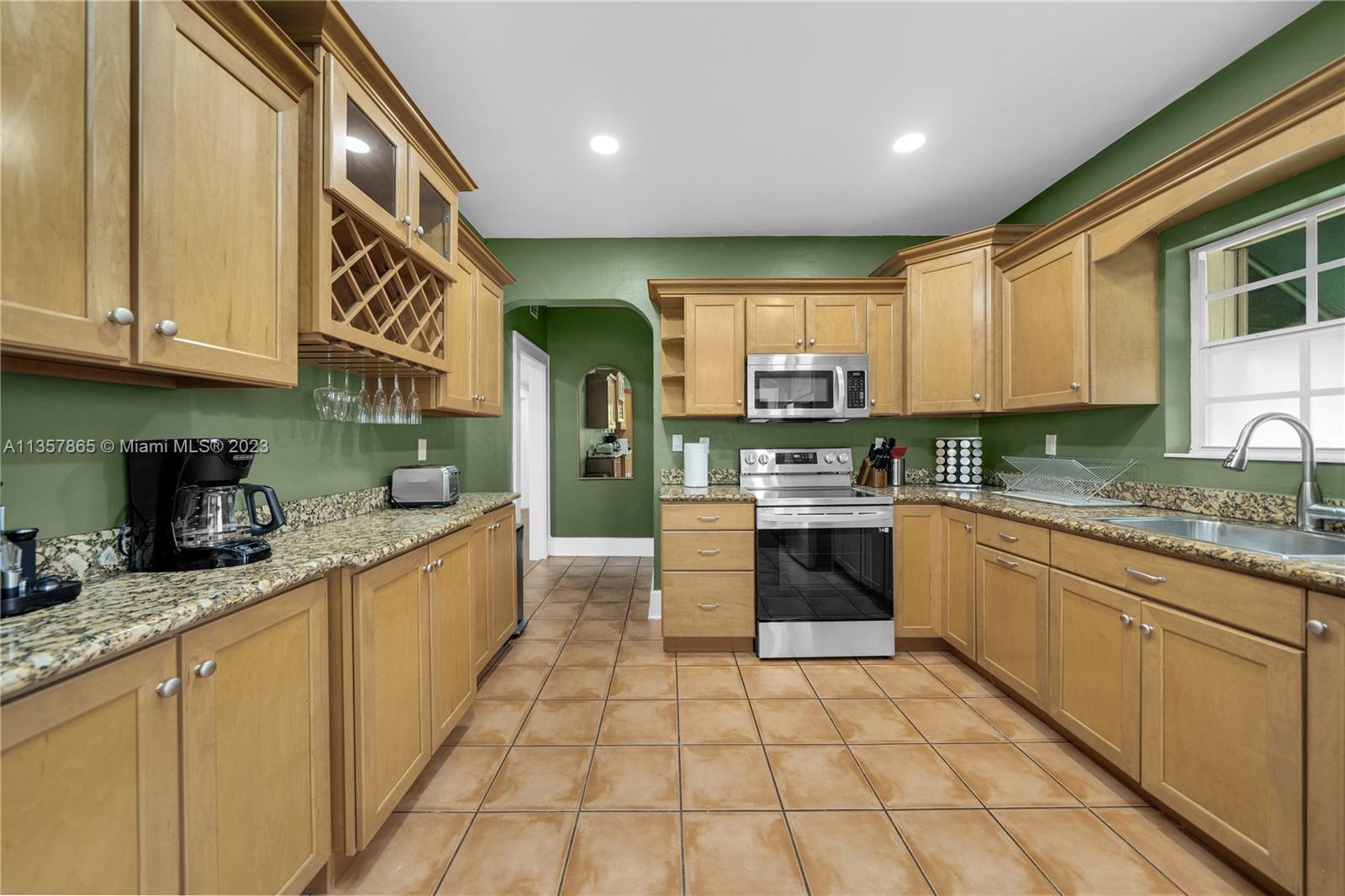 1633 SW 11th Ter