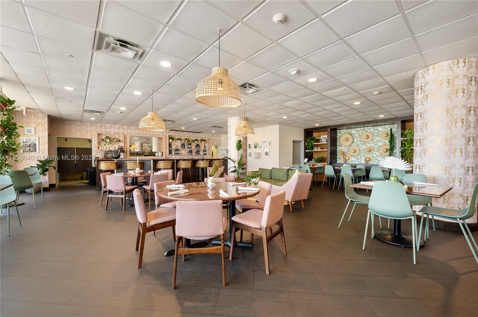5701 Collins Ave Unit: 517