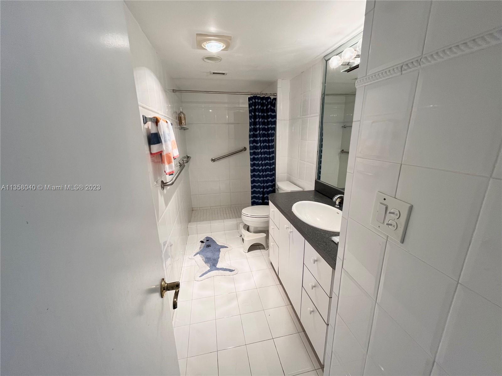 5701 Collins Ave Unit: 517
