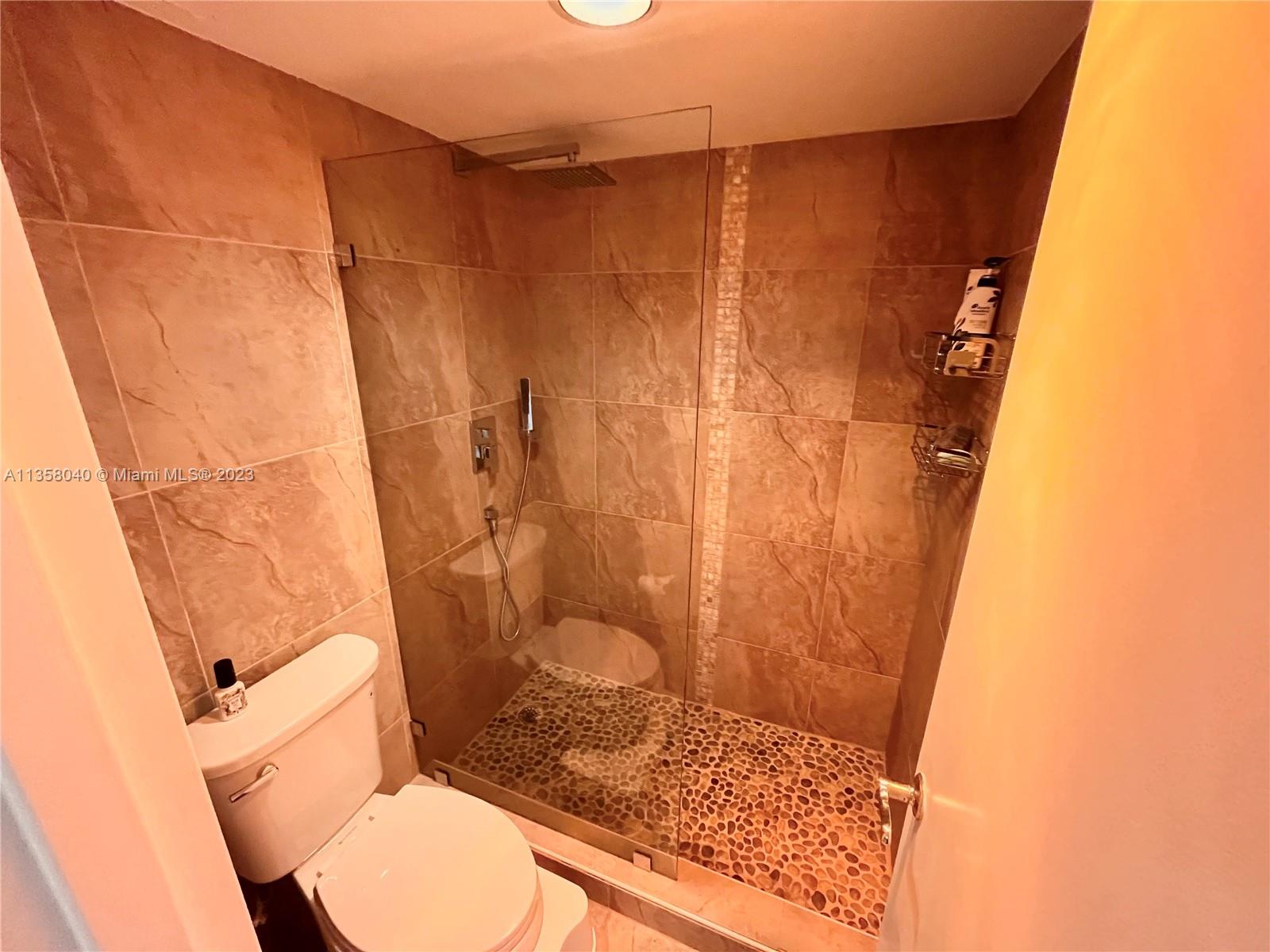 5701 Collins Ave Unit: 517